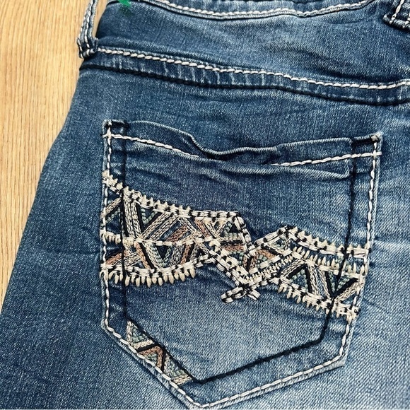 HYDRAULIC distressed denim jean shorts Sammie Boyfriend, embroidered pockets, 0. - Picture 11 of 14